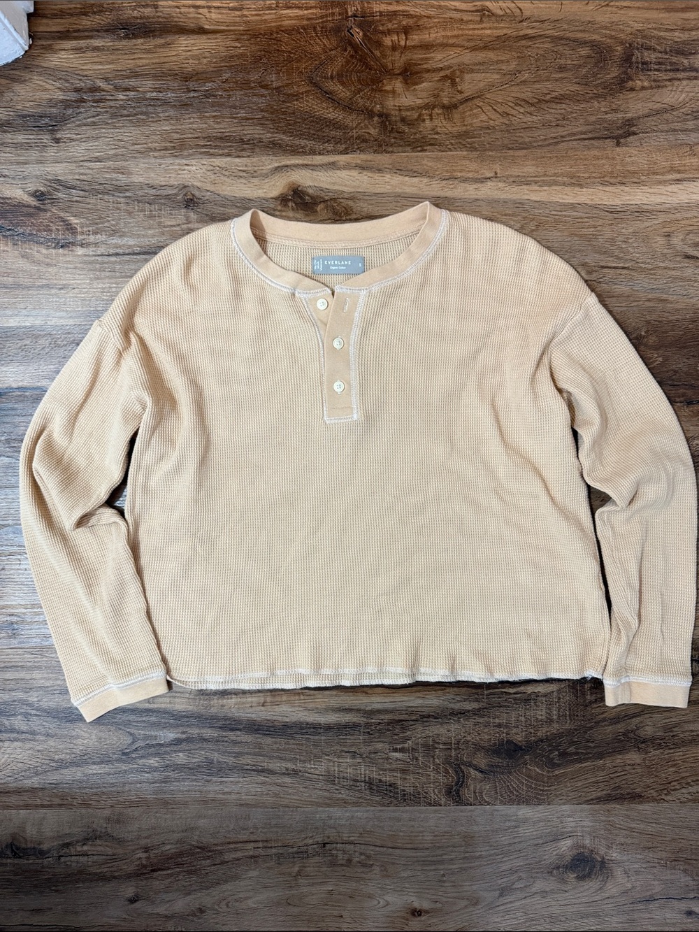 Everlane Women’s Organic Cotton Waffle-Knit Henley Long Sleeve Tee in Cream/Tan